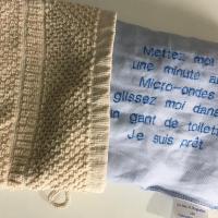 Bouillotte sèche à glisser dans un gant de toilette