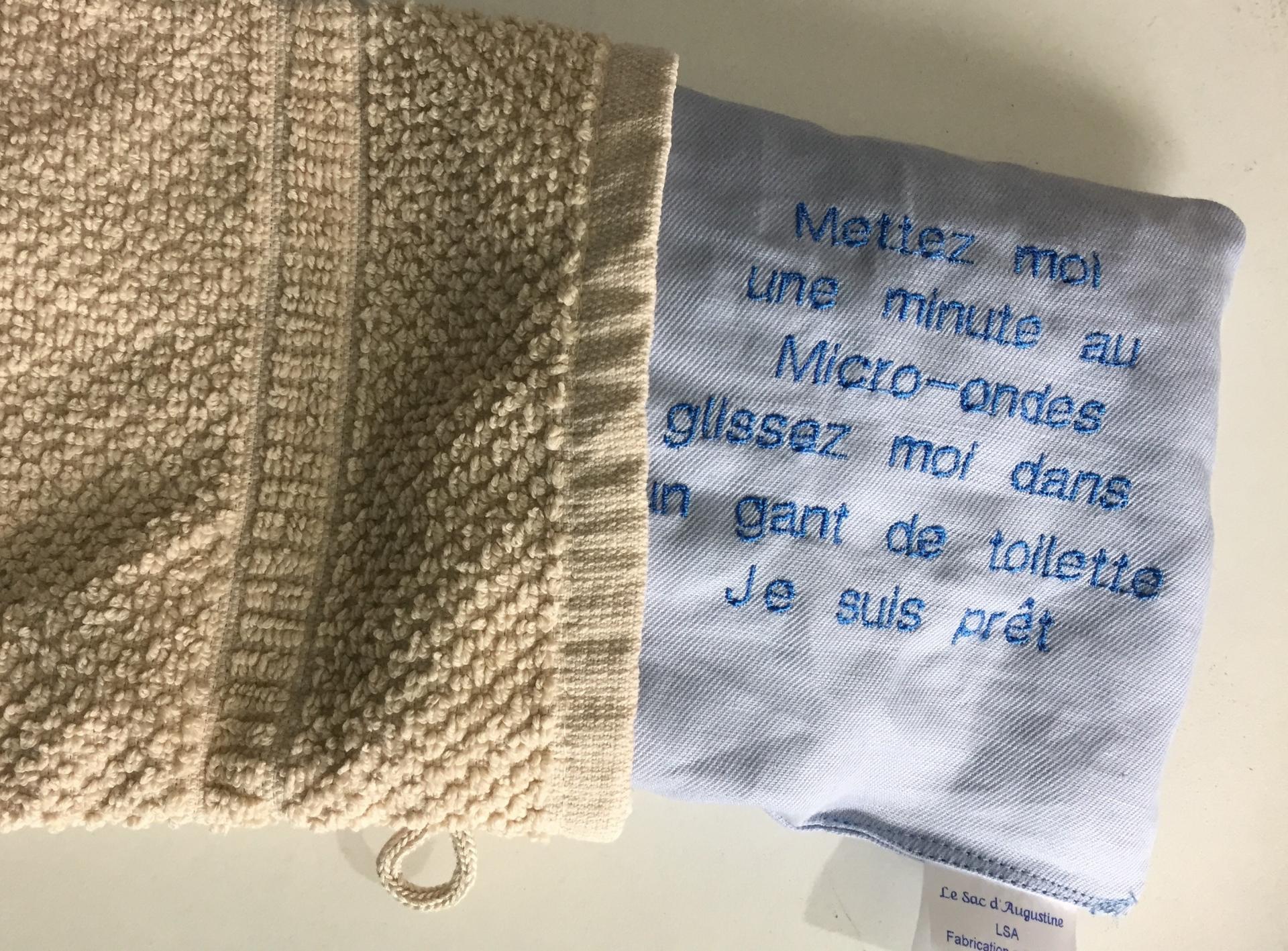 Bouillotte sèche à glisser dans un gant de toilette